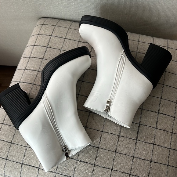 Brienne Platform Bootie - Picture 4 of 8